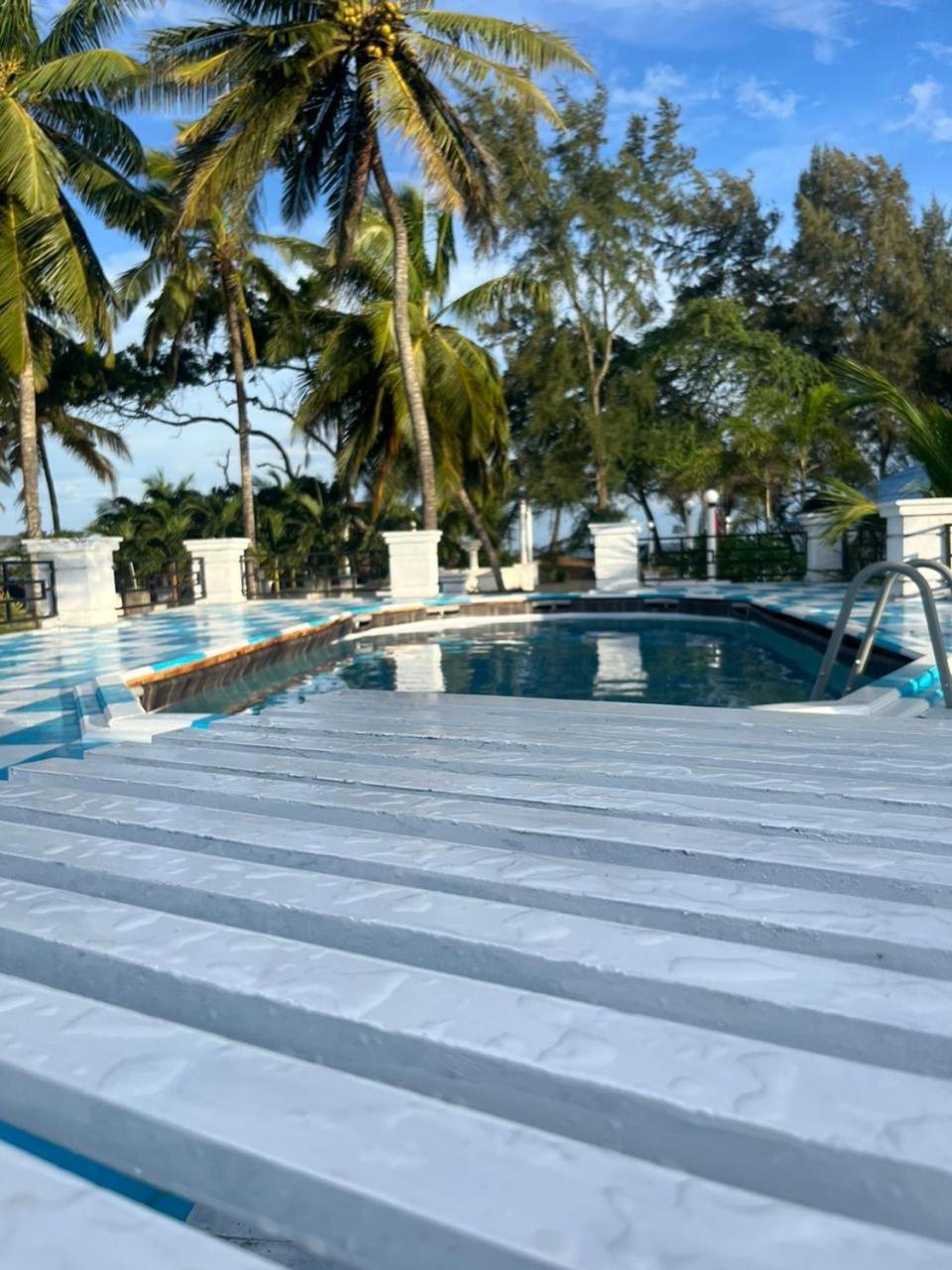 Ceylonta Beach Resort And Spa 汉班托塔 外观 照片
